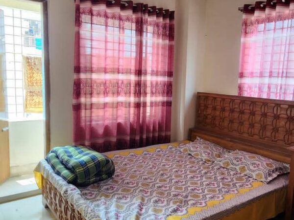 ফ্ল্যাট ভাড়া জুন মাসে দক্ষিণ বনশ্রী মেইন রাস্তায় বি ব্লকে ইউনিটি এইড হাসপাতালের বিপরীতে ভাই ভাই