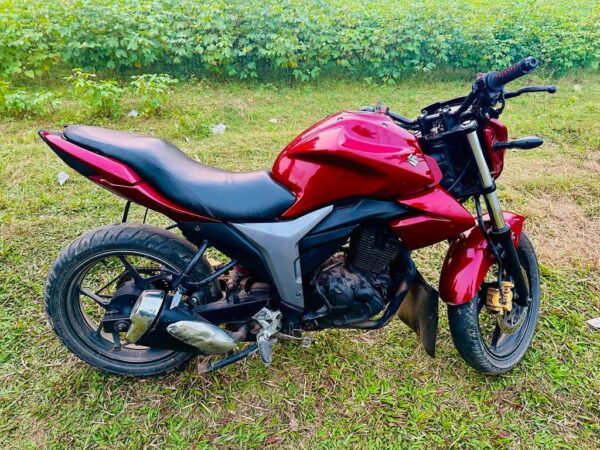 Suzuki Gixxer Monotone Motorcycle For Sale at Mawna Sreepur Gazipur in Dhaka.