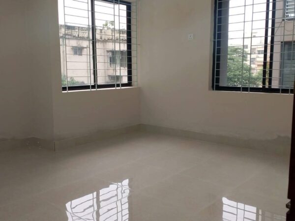 ফ্ল্যাট বিক্রি হবে ১৬৭০ বর্গফুটের ঢাকা উত্তরা ৭ নং সেক্টর রোডে।