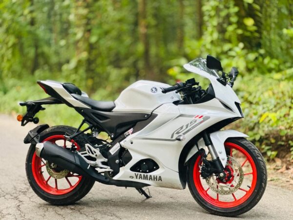 Yahama R15 V4 BS7 – Motorcycle For Sale at Narsingdi in Dhaka.