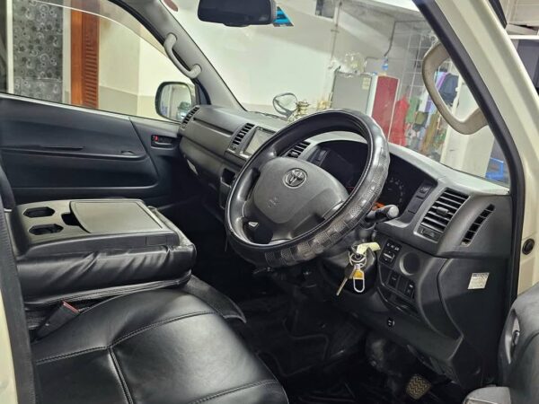 Toyota-Hiace-Super GL 2015 মডেল এর গাড়িটি বিক্রি হবে শ্যামলী রিং-রোড, টিক্কাপাড়া, মোহাম্মদপুর, ঢাকা