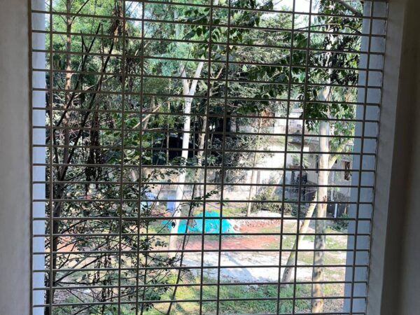 বাসা ভাড়া হবে (জুলাই মাস) ছোট পরিবারের জন্য নূরপুর,মহাদেবপুর,বড় কবরস্থানের পাশে,স্টেশন রোড
